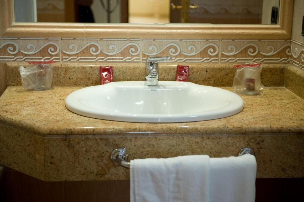 Hotel La Maruxina La Alameda de la Sagra Room photo