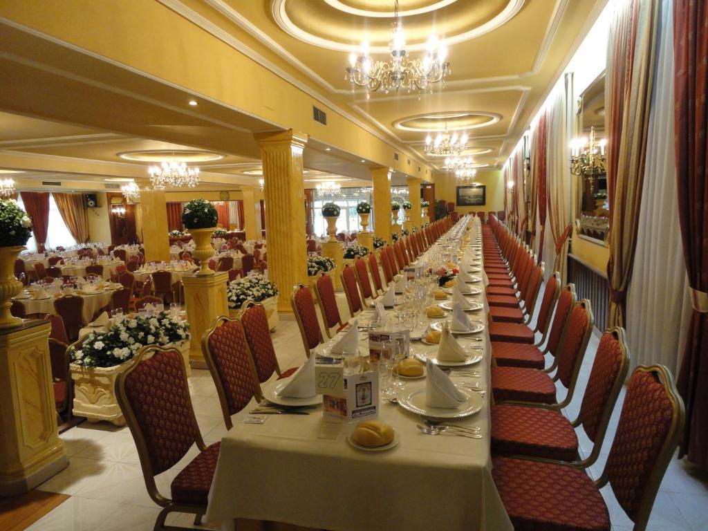 Hotel La Maruxina La Alameda de la Sagra Exterior photo